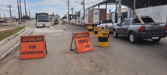 Comerciantes reclamam de lentidão nas obras de duplicação do viaduto que liga Maria Quitéria à Fraga Maia