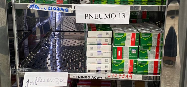 Feira não recebe doses da vacina contra a gripe e vacinação segue suspensa