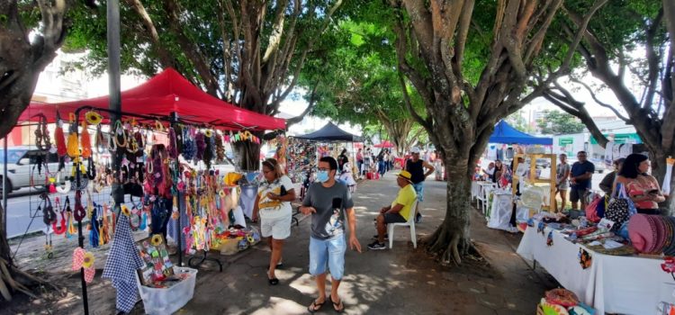 Domingo tem Arte na Avenida no canteiro da Getúlio Vargas