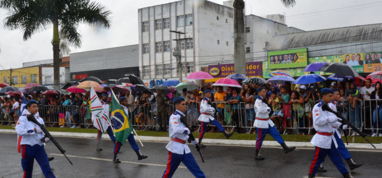 Feirenses homenageiam os 200 anos da pátria brasileira