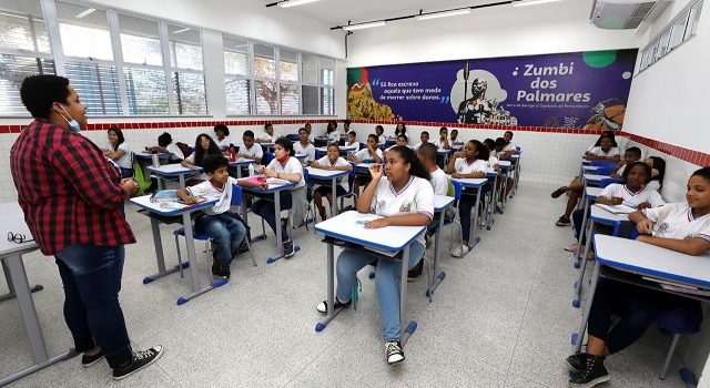 Estado oferta 2.113 vagas em concurso público para professor e coordenador pedagógico