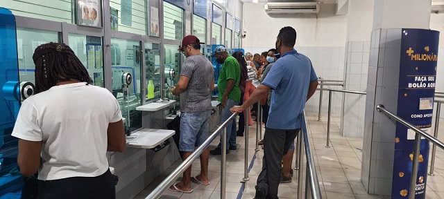Uso de máscaras em shoppings, bancos e lotéricas também é obrigatório
