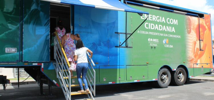 Moradores de Feira de Santana poderão fazer troca gratuita de lâmpadas e negociar débitos com a Neoenergia Coelba nesta semana
