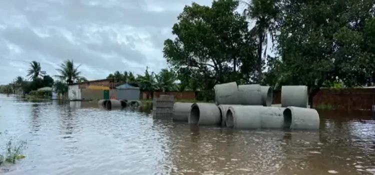 Bahia tem cinco cidades em situação de emergência por causa da forte chuva e mais de 3.500 pessoas desalojadas