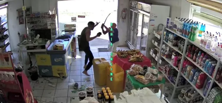 Dono de mercado reage a assalto e agride suspeito com pedaço de pau no interior da Bahia
