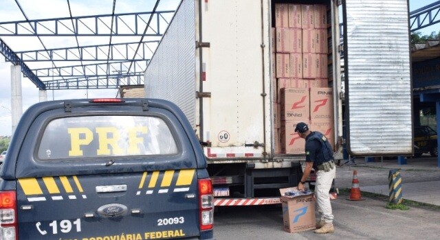 Em apreensão histórica, PRF Bahia retira de circulação mais de 2 milhões de maços de cigarros contrabandeados