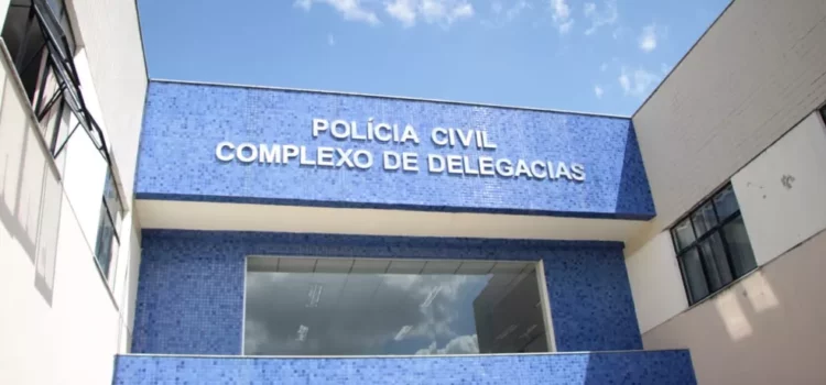Mulher é encontrada morta dentro de casa na BA; testemunhas disseram que homem arrombou imóvel com barra de ferro