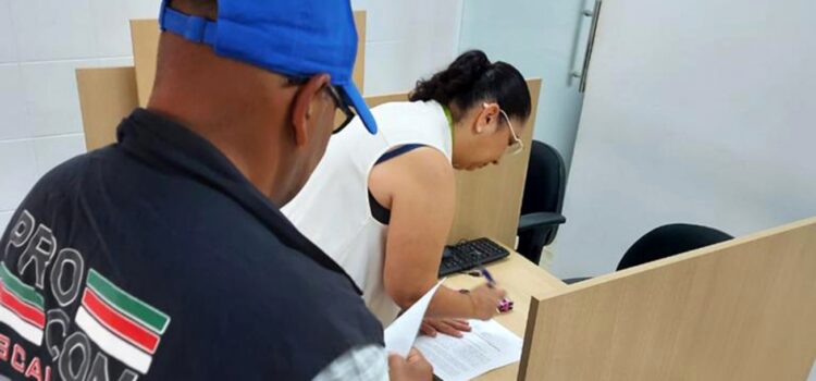 Procon notifica faculdade por falta de transparência e aumento da mensalidade sem justificativa
