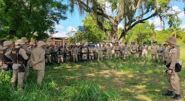 Policiais militares participam de treinamento para identificar artefatos explosivos