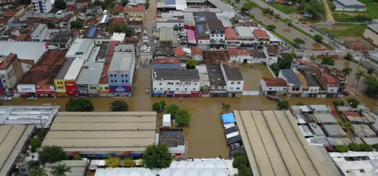 Afetados por alagamentos após aumento de vazão em barragem na BA dizem que ainda não receberam auxílio da Chesf