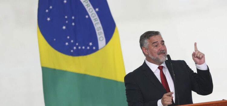 Ministro diz que rádio é o meio mais democrático para levar informação para todos os cantos do Brasil