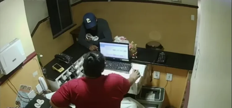 Câmera de segurança registra assalto em hotel no bairro de Marechal Rondon, em Salvador
