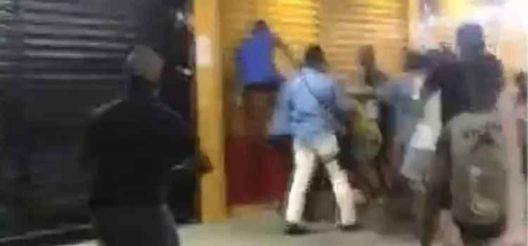 Dupla é detida após ser agredida por moradores em Salvador
