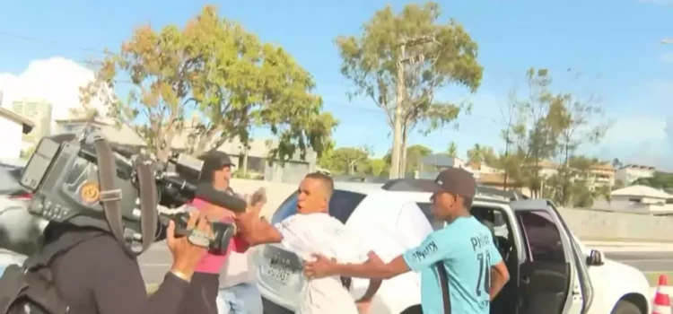 Equipe da TV Record é agredida durante reportagem em Salvador