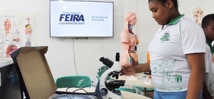 164 escolas municipais começaram a receber laboratórios de Ciências e Matemática