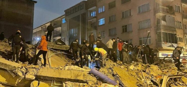 O que se sabe sobre o forte terremoto que matou centenas na Turquia e Síria