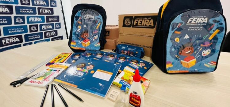 Escolas municipais recebem 55 mil kits didáticos para os estudantes
