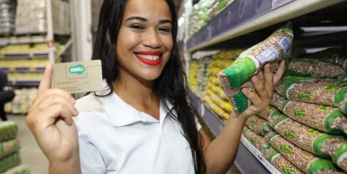 Governo anuncia pagamento do Bolsa Presença para 298 mil estudantes nesta quarta