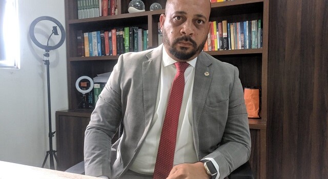 Motorista de aplicativo acusado de praticar assaltos é condenado a mais de 10 anos de prisão; advogado alega quebra de perícia