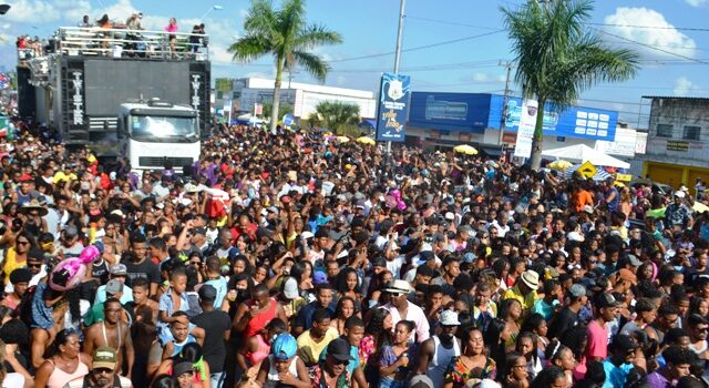 Comércio está autorizado a funcionar no feriado de Tiradentes, 2º dia da Micareta de Feira
