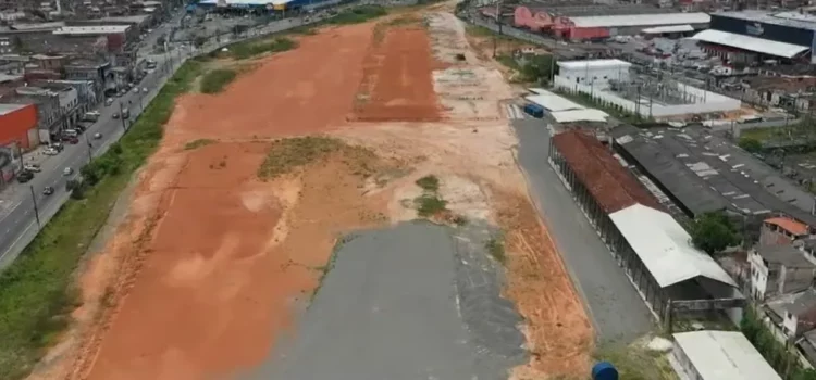 Desativação dos trens em Salvador completa 2 anos com obras do VLT paradas; gasto com passagem subiu de R$ 0,50 para R$ 4,90