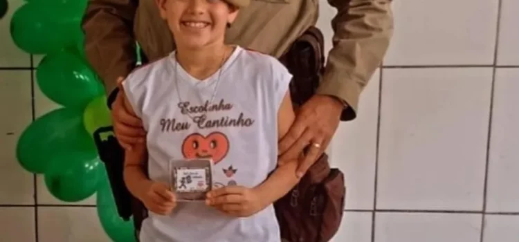 ‘Quando chegamos ele já estava no chão’, diz avô de menino morto com disparo ao manusear arma do pai no interior da BA