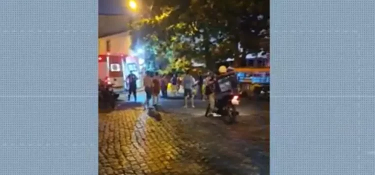 Vendedor de cachorro-quente morre e dois homens ficam feridos em ataque a tiros em praça na BA