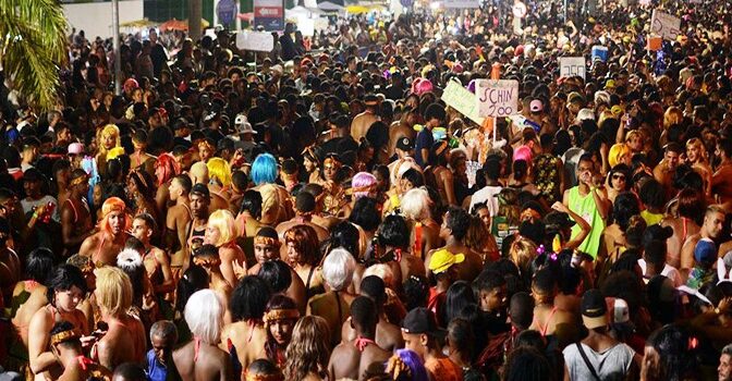 Bloco Lá Vem Elas muda tema de fantasia após polêmica