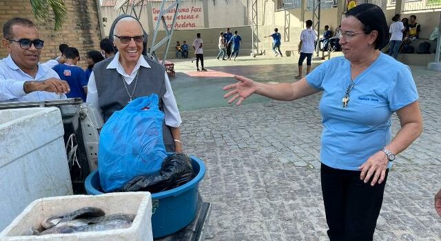 Semana Santa: associação doa mais de 70 kg de peixes a entidades de Feira de Santana