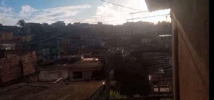 Tiroteio entre grupos criminosos assusta moradores do bairro do Rio Sena, em Salvador