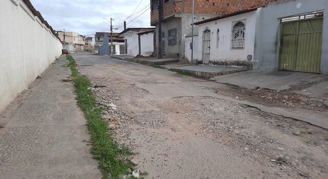 Moradores cobram recapeamento asfáltico em vias do bairro Baraúnas