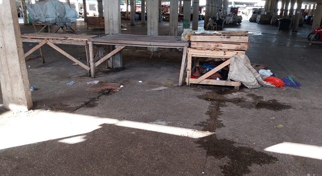 Comerciantes e clientes reclamam da falta de manutenção no Centro de Abastecimento