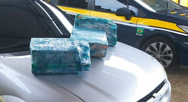 PRF prende casal com 52kg de maconha na BR-324 em Feira de Santana