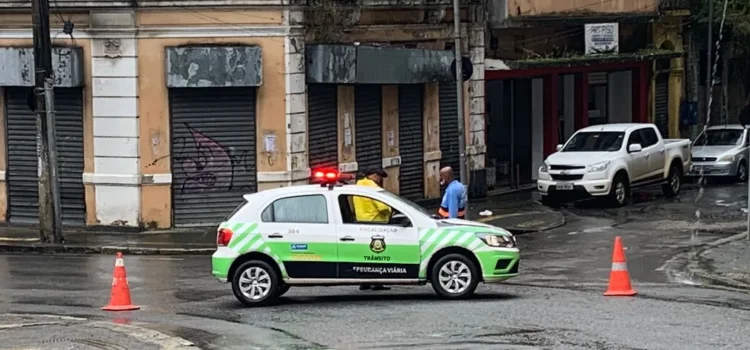 Ladeira da Montanha segue interditada após deslizamentos de terra e 25 linhas de ônibus têm rota alterada; veja quais