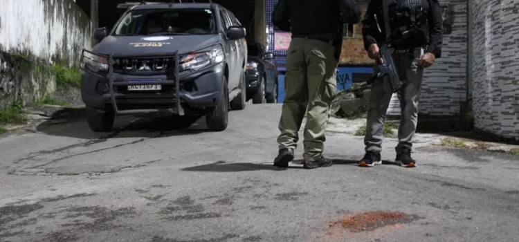 Dois homens morrem e quatro são presos em operação de combate a homicídios e ao tráfico de drogas na BA