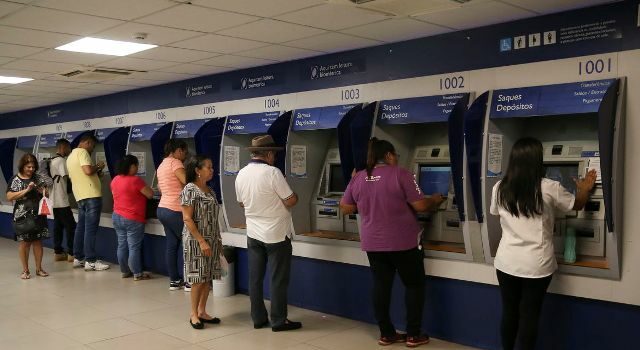Caixa libera abono salarial para nascidos em setembro e outubro