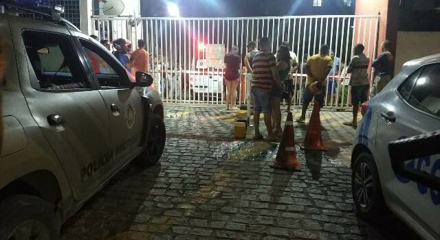 Jovem é assassinado em frente a condomínio na Avenida Fraga Maia