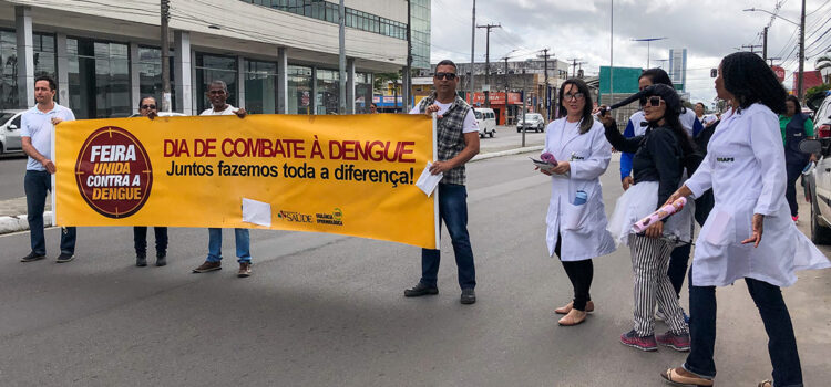 Blitz contra dengue é realizada na feira da Estação Nova