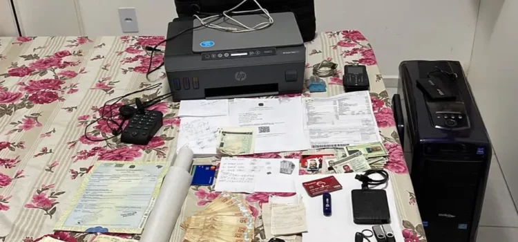 Polícia Federal faz operação na BA contra falsificação de documentos e estelionatos no INSS e na Caixa; prejuízo é de mais de R$ 60 mil