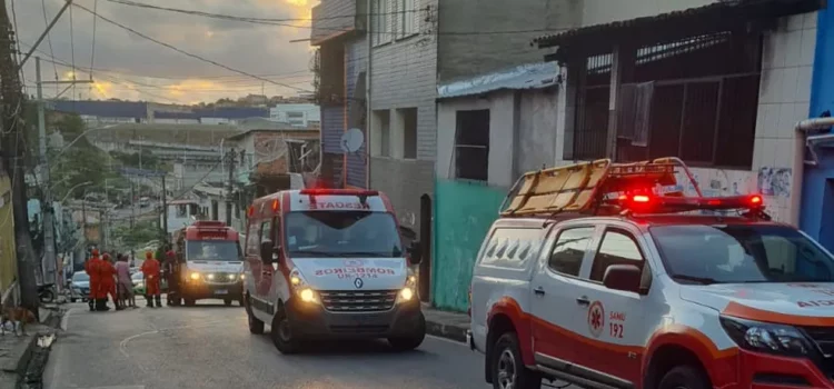 Motociclista morre após ser atingido por micro-ônibus no bairro de São Caetano, em Salvador