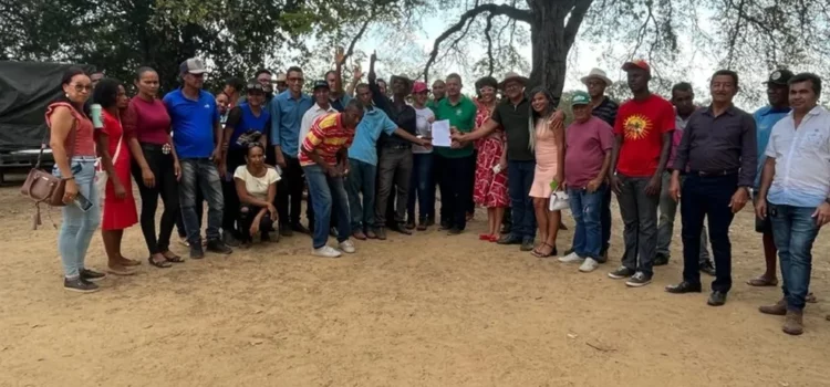 Mais de 150 famílias quilombolas reconhecidas há quase 20 anos recebem posse de terra na Bahia