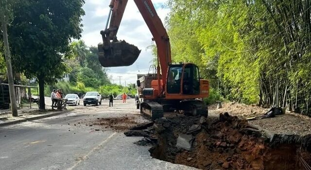 Em Salvador, trecho da BA-528 segue interditado 11 dias após cratera se abrir no local