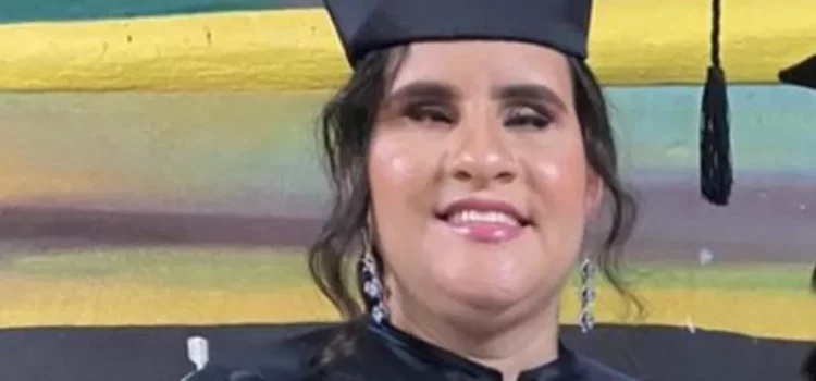 Primeira surdocega a se formar em universidade da BA celebra conquista e quer ser professora: ‘proporcionar acessibilidade’
