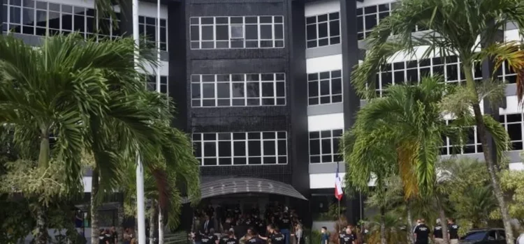 Suspeito morre e policial militar fica ferido após troca de tiros no bairro do Calçada, em Salvador