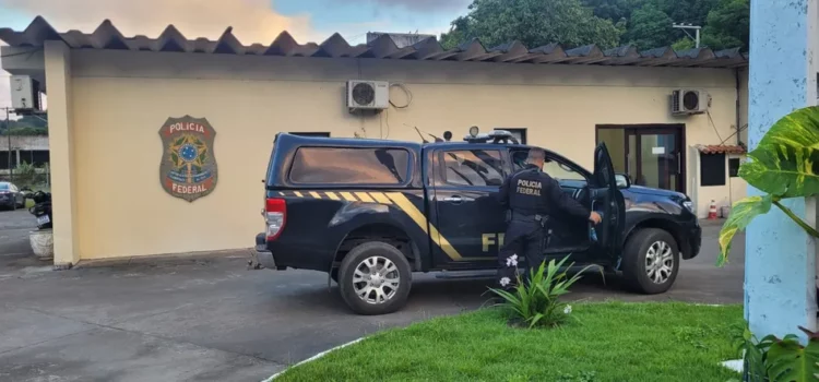 Dois homens são presos pela Polícia Federal em operação na Bahia contra compartilhamentos de conteúdos de abusos sexuais na internet