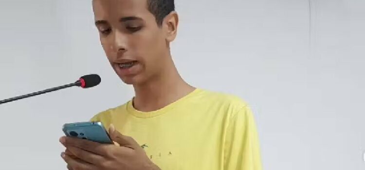 Brasileiro de 13 anos é aprovado na universidade de Boston, nos EUA