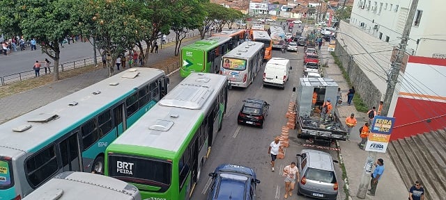 Manifestantes bloqueiam saída do Terminal Central em pedido de melhorias no transporte público