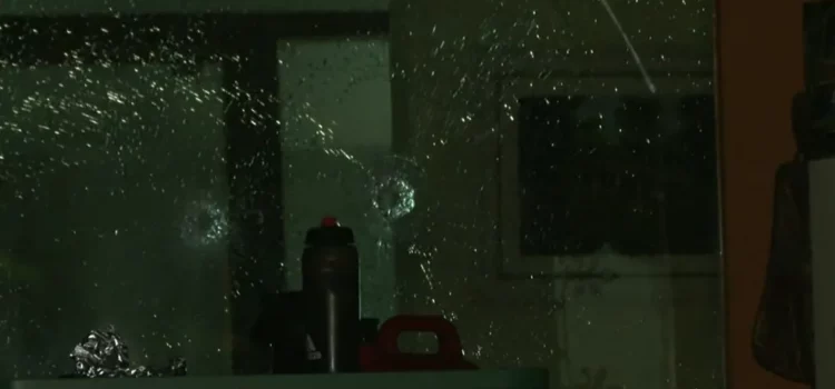 Assalto em restaurante termina com cliente baleada em Salvador; policial reagiu e três suspeitos também foram atingidos