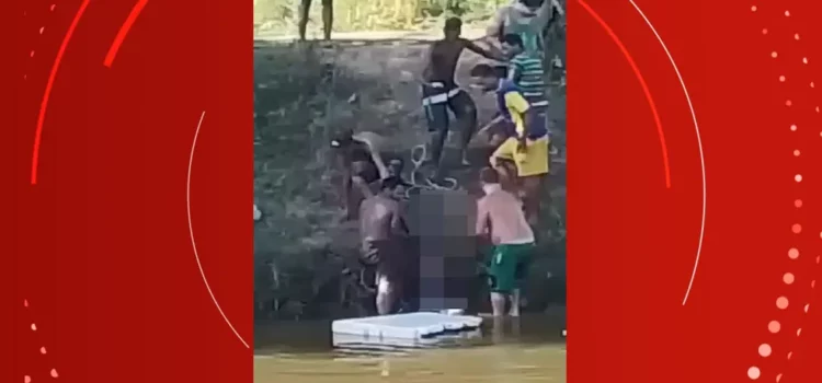 Motorista do ‘carro do ovo’ morre afogado ao entrar em lagoa de condomínio na Bahia