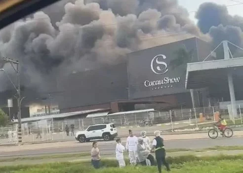 Incêndio atinge fábrica da Cacau Show em Linhares, no Norte do ES